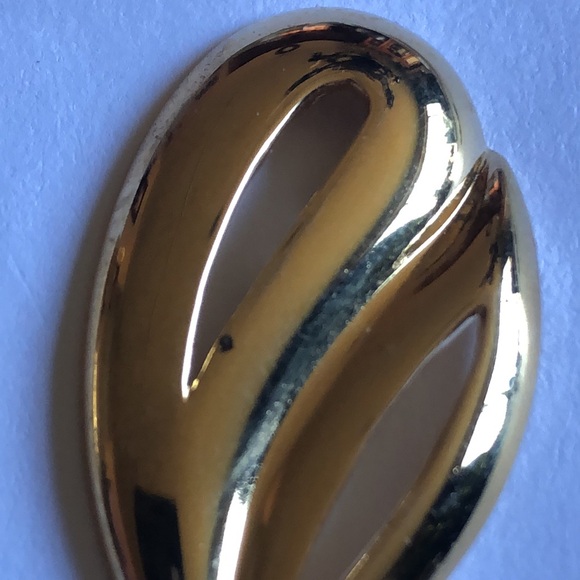 Monet Vintage Gold Tone Retro Boho Leaf Earrings - Picture 4 of 6